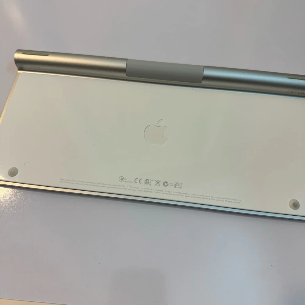 Apple keyboard- PARTS ONLY!